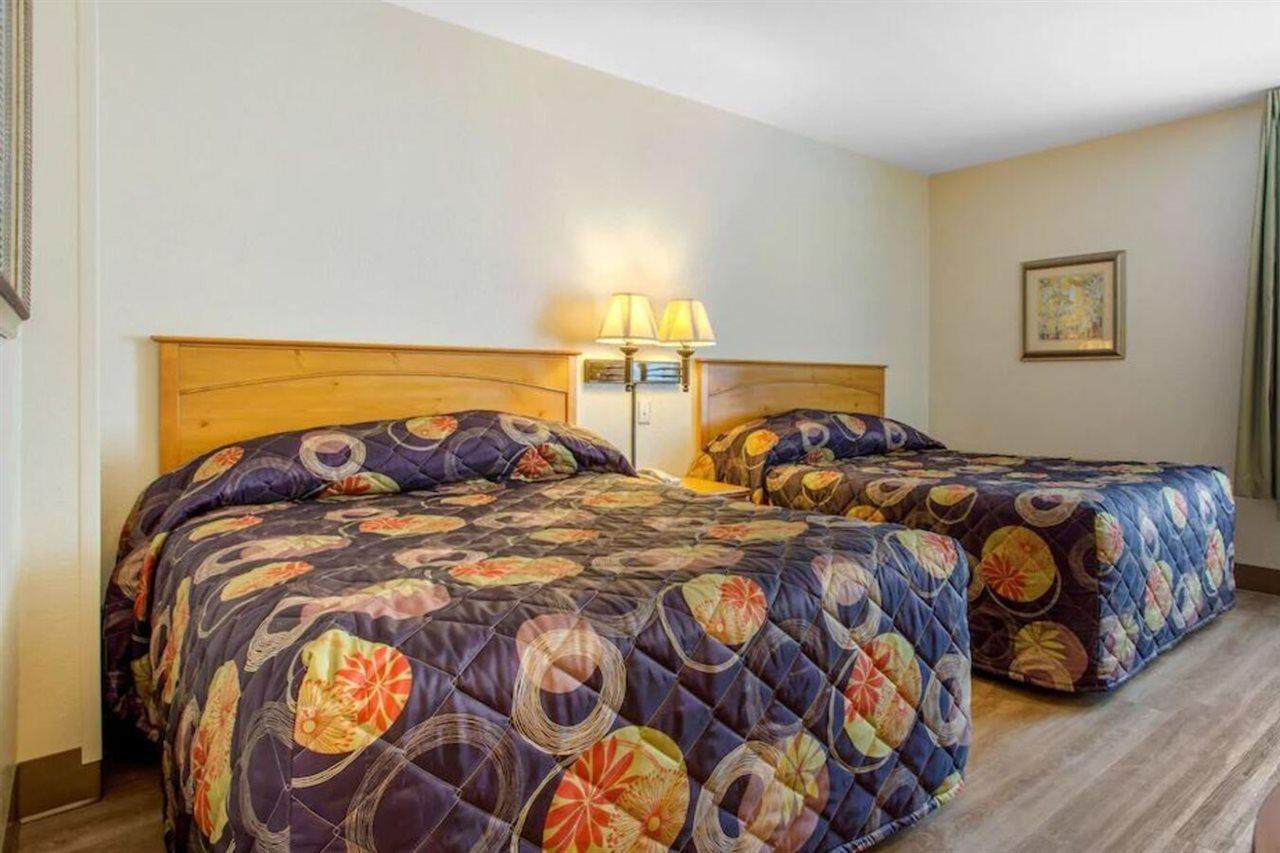 Rodeway & Near Outlet Mall - Hotel 2*