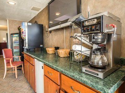 Hotel Rodeway & Near Outlet Mall - 2*