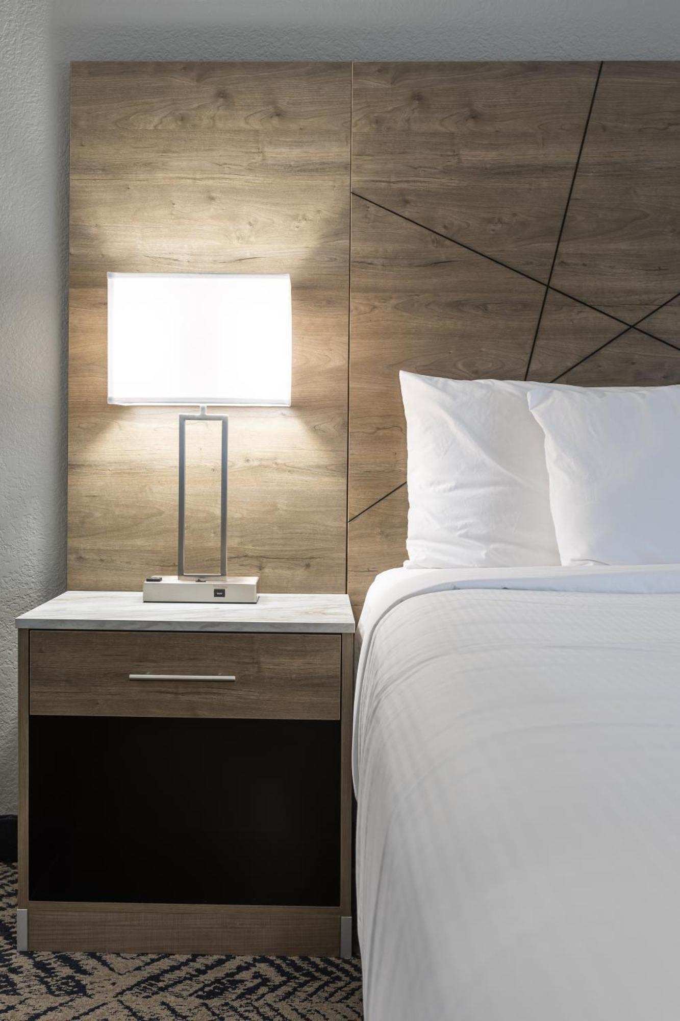 Hotel Rodeway & Near Outlet Mall -