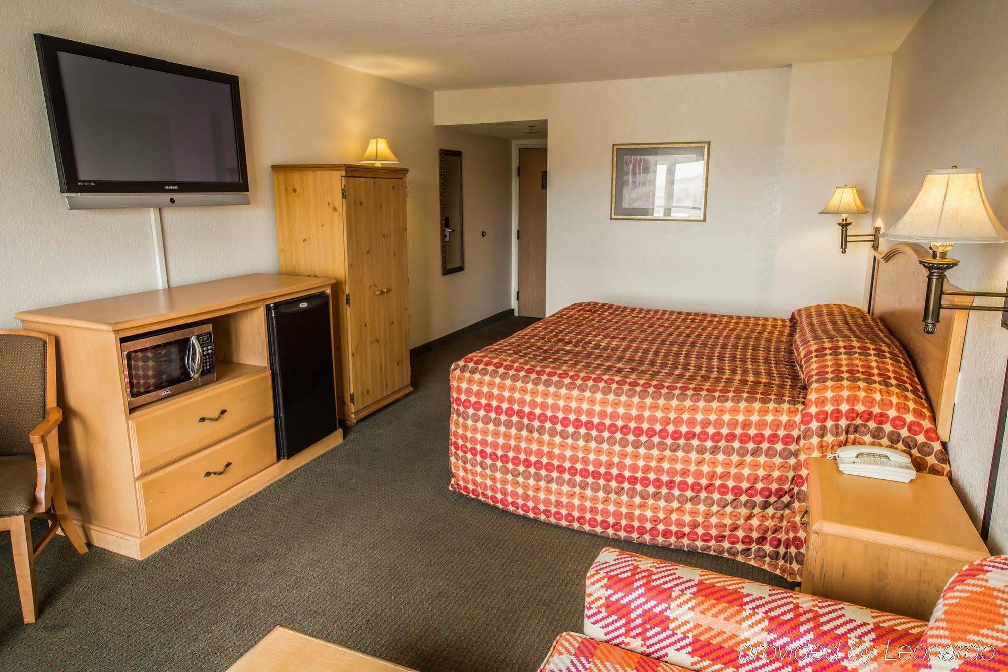 Rodeway & Near Outlet Mall - Hotel 2*