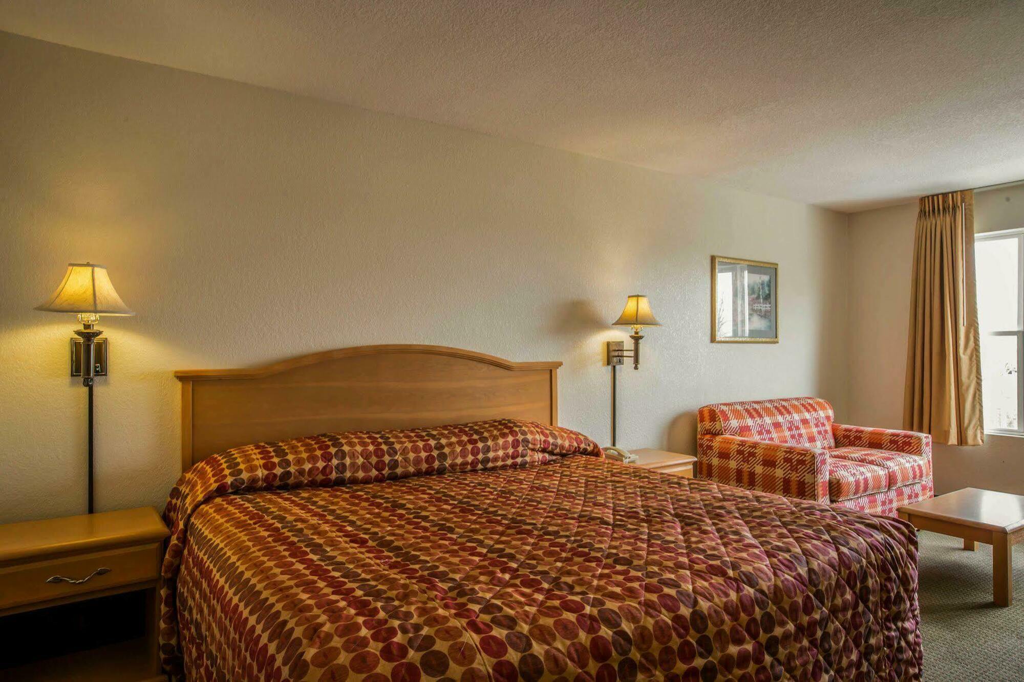 Rodeway & Near Outlet Mall -