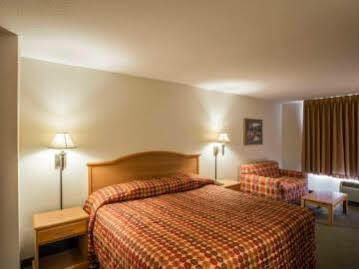 Rodeway & Near Outlet Mall - Asheville