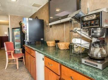 Rodeway & Near Outlet Mall - 2*