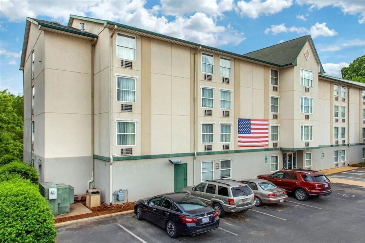 Rodeway & Near Outlet Mall - Hotel Asheville